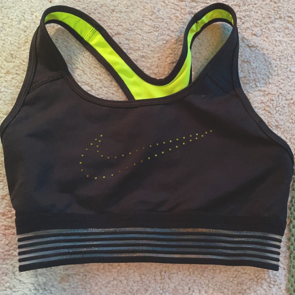 Selling this nike sports bra!